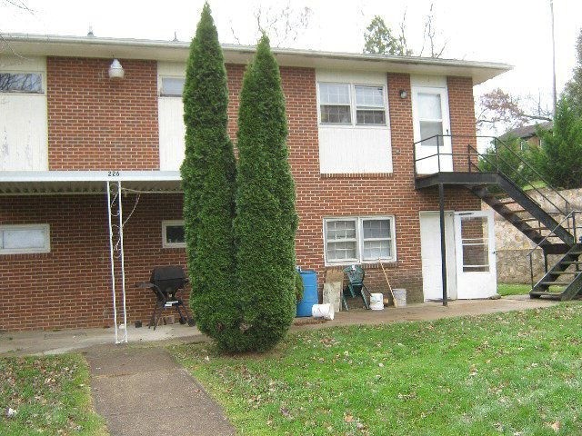 226 Triad Ln in Glade Valley, NC - Building Photo