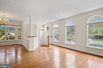 11201 Woodglen Dr in Rockville, MD - Building Photo - Building Photo