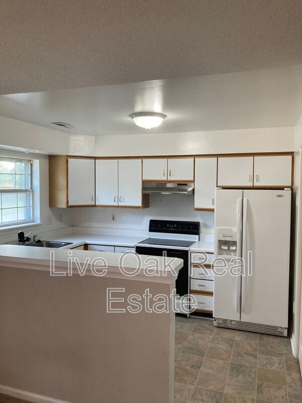 1560 Indiana Ave in Virginia Beach, VA - Foto de edificio - Building Photo