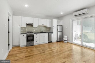 1916 Poplar St in Philadelphia, PA - Building Photo - Building Photo