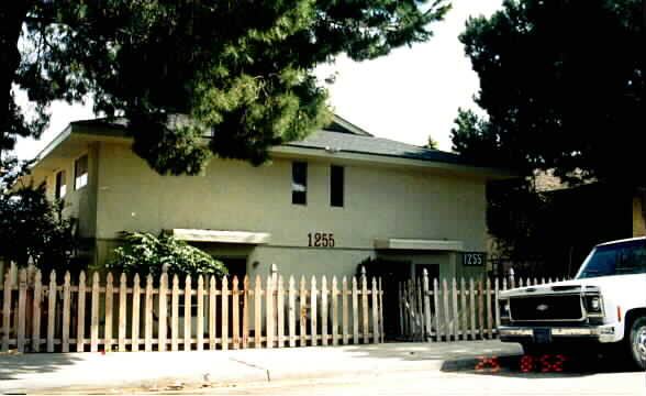 1255 W 9th St in Corona, CA - Foto de edificio - Building Photo