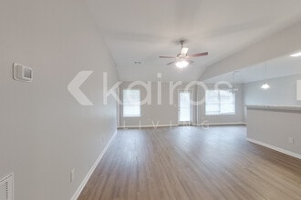 171 Nottingham Wy in Elmore, AL - Foto de edificio - Building Photo