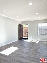 604 E Windsor Rd, Unit 302 in Glendale, CA - Building Photo - Building Photo