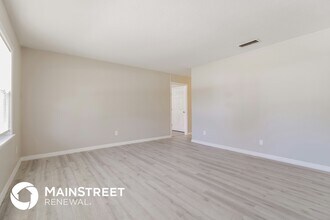 466 Oxford Dr in Port Orange, FL - Foto de edificio - Building Photo