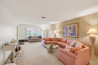 10244 Dovewood Ln in Boynton Beach, FL - Building Photo - Building Photo