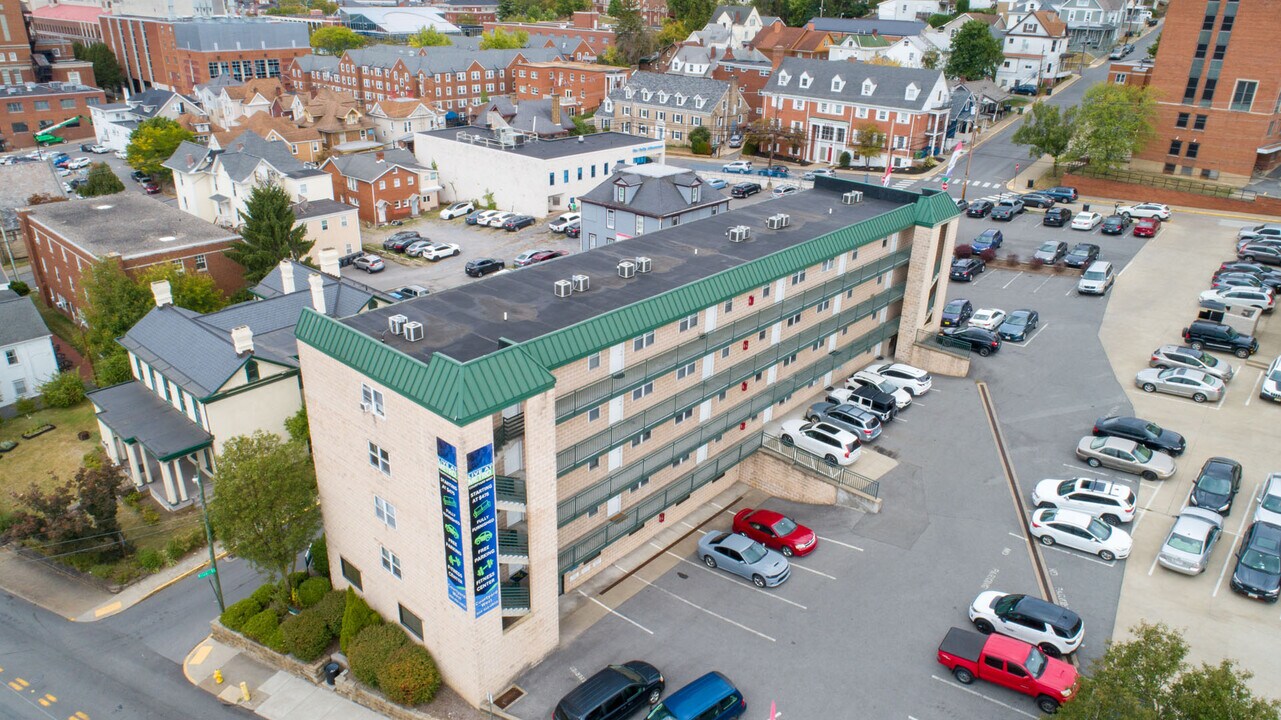 Courtyard West in Morgantown, WV - Building Photo
