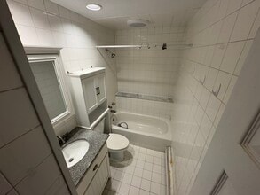 26 Knolltop Dr, Unit 1 in Nesconset, NY - Building Photo - Building Photo