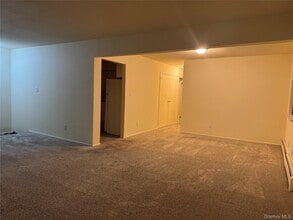 6 Tredwell Ave in Syosset, NY - Building Photo - Building Photo