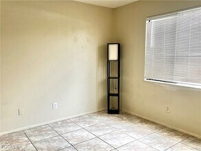 824 Alderman St, Unit 106 in Ft. Myers, FL - Foto de edificio - Building Photo