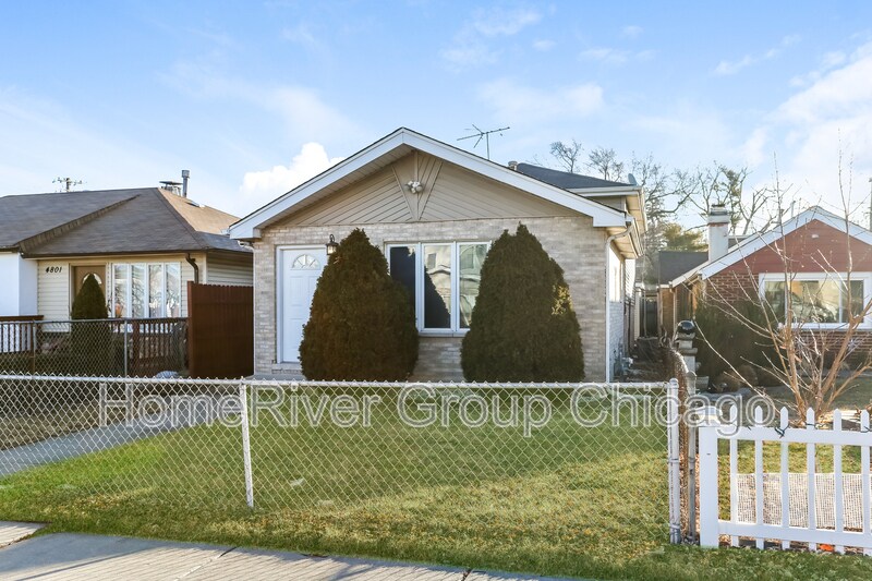 4805 Latrobe Ave in Chicago, IL - Building Photo
