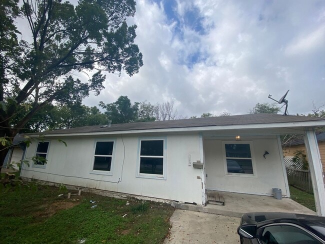 525 Thompson St in Irving, TX - Building Photo - Building Photo