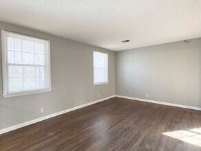 328 Dunbar Cave Rd in Clarksville, TN - Building Photo - Building Photo