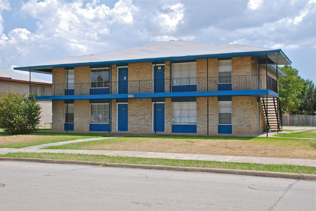 3024 Tudor Ln in Irving, TX - Building Photo