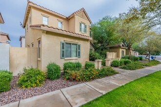 14038 W Country Gables Dr in Surprise, AZ - Building Photo - Building Photo