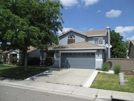 142 Mike Gartrell Cir in Sacramento, CA - Building Photo