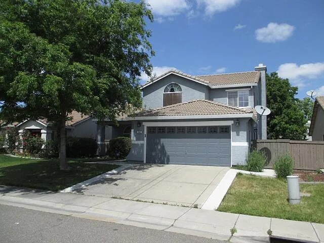 142 Mike Gartrell Cir in Sacramento, CA - Foto de edificio