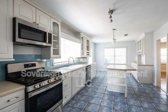 1205 Spring Valley Ln NE in Atlanta, GA - Building Photo - Building Photo