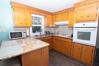 15 Treasure Rd in Narragansett, RI - Building Photo - Building Photo