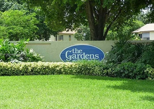 514 Gardens Dr in Pompano Beach, FL - Foto de edificio - Building Photo