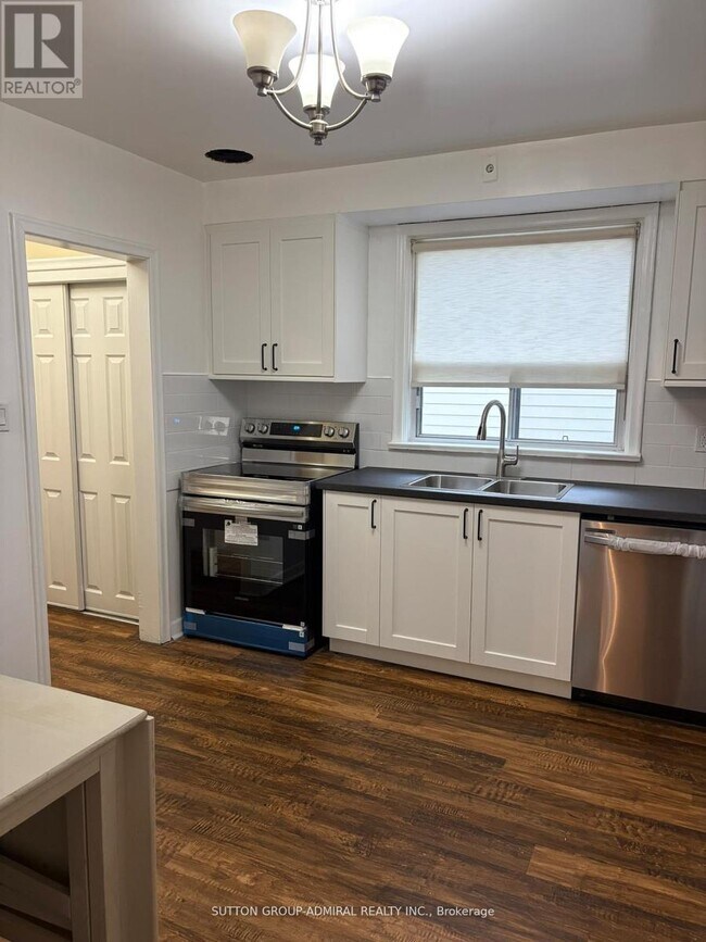 20 Meadowbrook Rd in Toronto, ON - Building Photo - Building Photo