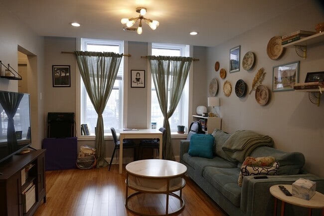 834 N Mozart St in Chicago, IL - Building Photo - Building Photo