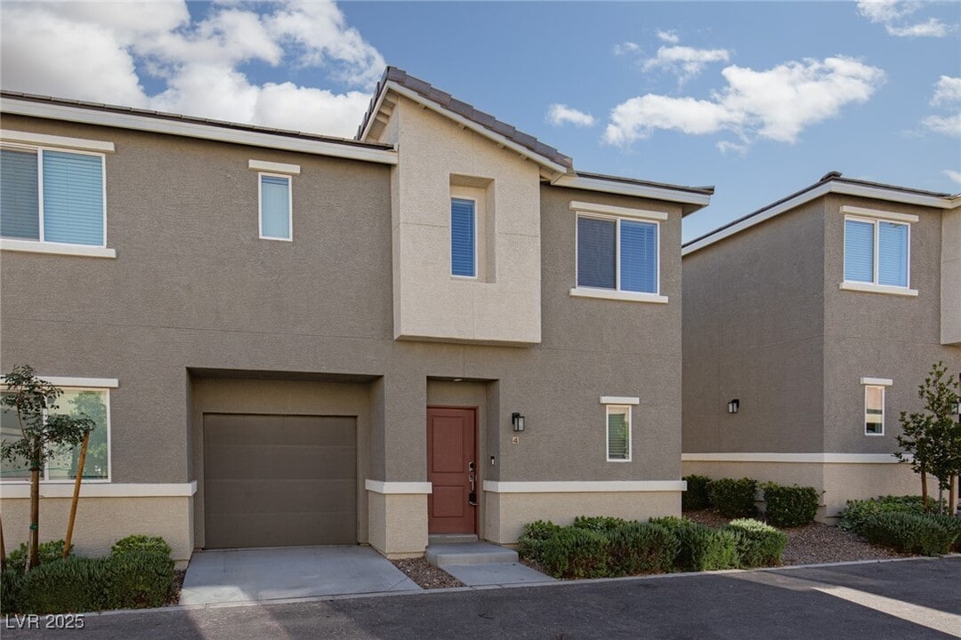 12130 Midnight Pine Rd in Las Vegas, NV - Building Photo