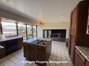 328 Smith Dr in Petaluma, CA - Building Photo - Building Photo