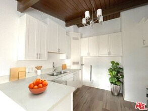 4419 W Rosecrans Ave in Hawthorne, CA - Building Photo - Building Photo