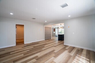 10720 Oregon Ave in Culver City, CA - Building Photo - Building Photo