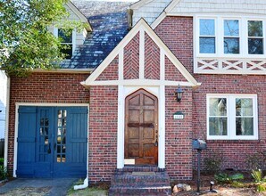 6040 Eastwood Terrace in Norfolk, VA - Building Photo - Building Photo