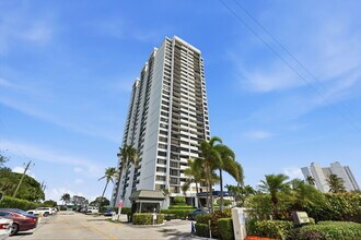 5600 N Flagler Dr in West Palm Beach, FL - Foto de edificio - Building Photo