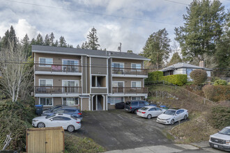 321 N Wycoff Ave in Bremerton, WA - Building Photo - Building Photo