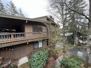 7538 SW Barnes Rd in Portland, OR - Building Photo - Building Photo