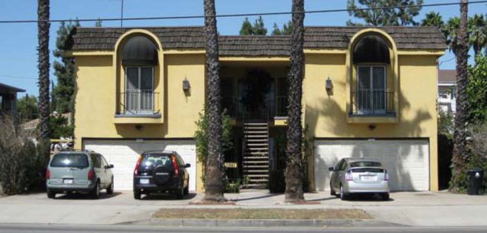 11841 Vicotry Blvd in North Hollywood, CA - Building Photo