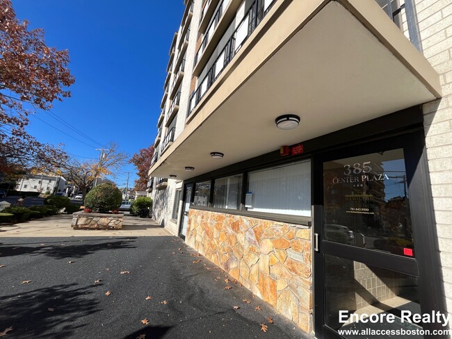 385 Massachusetts Ave in Arlington, MA - Building Photo - Building Photo