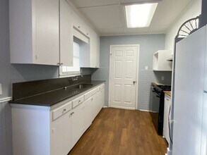 204 E Houston St in Highlands, TX - Building Photo - Building Photo