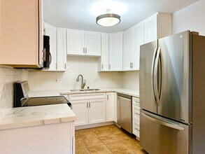 5725 Linda Vista Rd in San Diego, CA - Building Photo - Building Photo