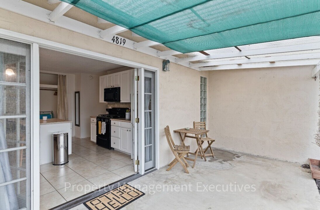 4819 Narragansett Ave in San Diego, CA - Building Photo