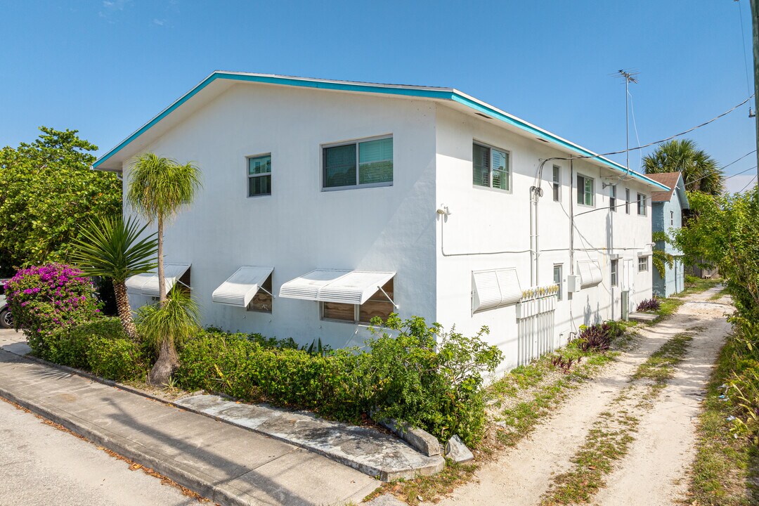 Downtowner in Lake Worth, FL - Foto de edificio