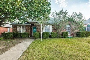 2624 Crystal Falls Dr in Mesquite, TX - Building Photo