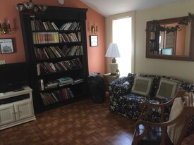 58 Shore Dr, Unit 58-B Apartamentos