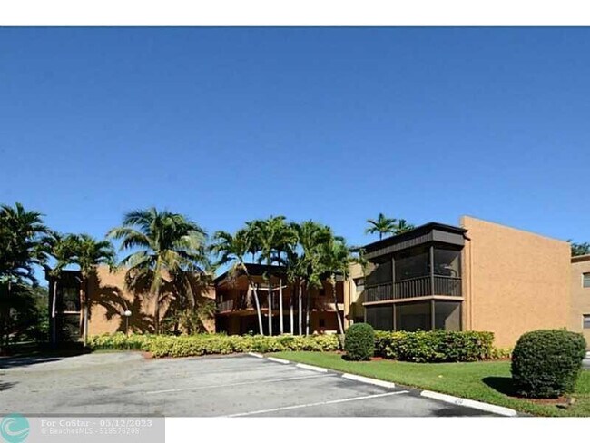 8901 N New River Canal Rd in Plantation, FL - Building Photo - Building Photo