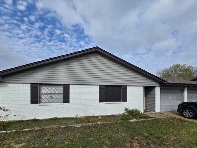 property at 1411 Dorsetshire Dr