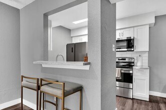 17210 Imperial Valley Dr in Houston, TX - Foto de edificio - Building Photo