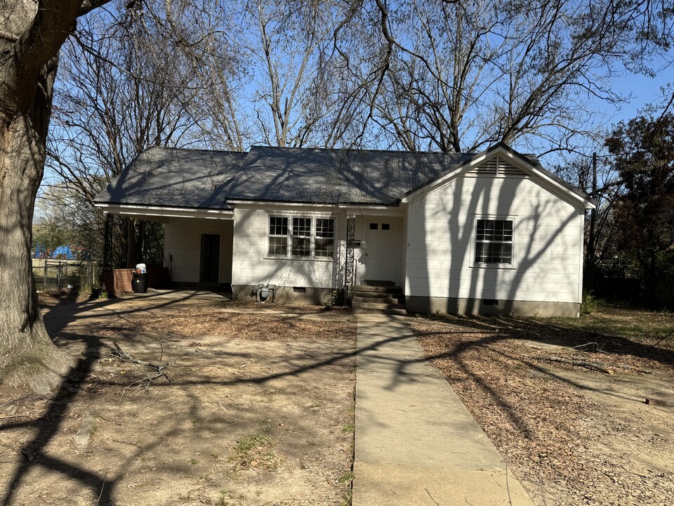 210 Camille St in Senatobia, MS - Building Photo