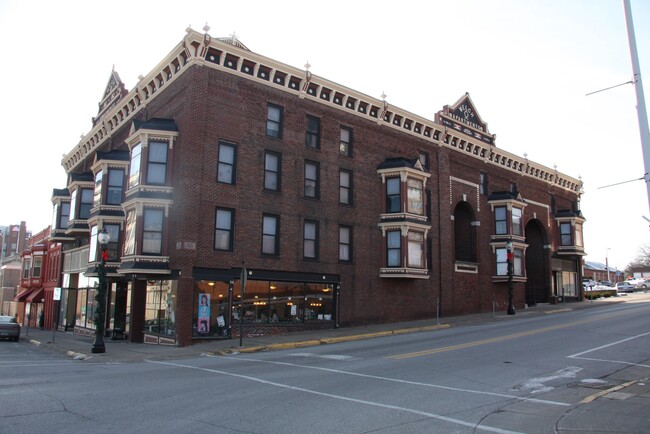 Welch Hotel Senior Apartments in Muscatine, IA - Building Photo - Building Photo