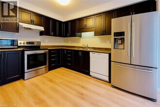 6 Upper Mercer St in Kitchener, ON - Building Photo - Building Photo
