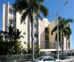 711 NE 23rd Ter Apartamentos