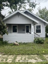 1006 Mahlon St in Lansing, MI - Building Photo