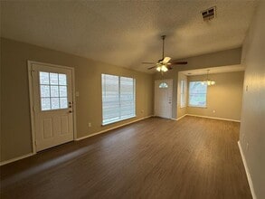 9636 Stonewood Dr in Dallas, TX - Building Photo - Building Photo